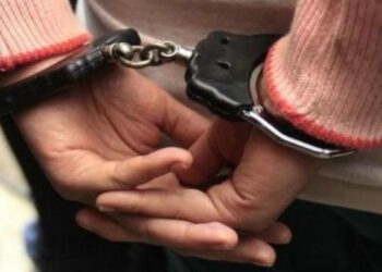 Detienen a adolescente por vender a su hija en 3 mil pesos en Nuevo León