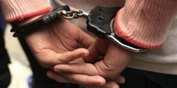 Detienen a adolescente por vender a su hija en 3 mil pesos en Nuevo León