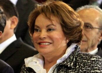 Elba Esther gana juicio al SAT