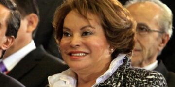 Elba Esther gana juicio al SAT