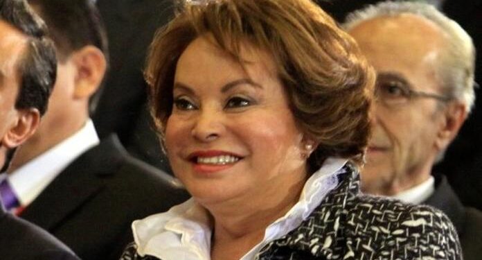 Elba Esther gana juicio al SAT