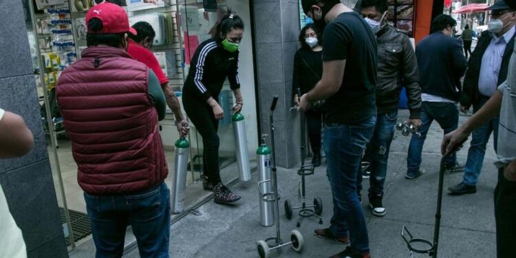 Crisis por escasez de oxígeno en CDMX llega hasta la tv española
