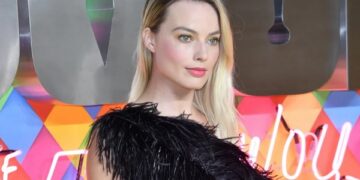 Las raíces oscuras en el cabello están de regreso