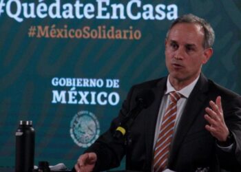 Gatell es llamado hipócrita en noticiario de CNN