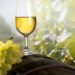 Vino verde: todo lo que debes saber sobre esta fresca bebida