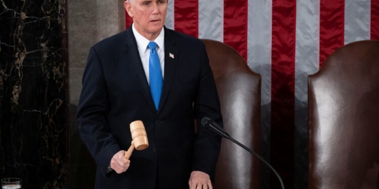 Trump critica a Pence por negarse a objetar la victoria de Biden