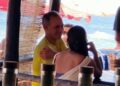De vacaciones y sin cubrebocas: López-Gatell en la playa