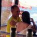 De vacaciones y sin cubrebocas: López-Gatell en la playa