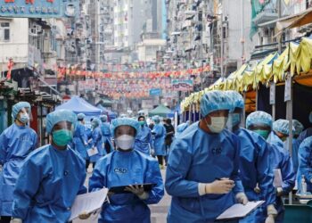 Familiares de víctimas de COVID-19 en Wuhan denuncian censura en visita de OMS