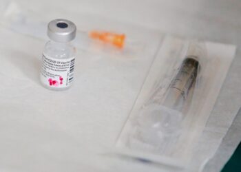 Pfizer retrasará entrega de vacuna COVID-19