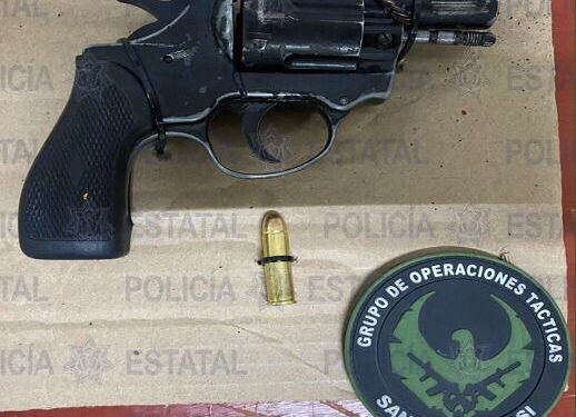 Detienen a sujeto con arma de fuego y vehículo robado