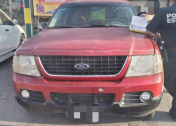 Aseguran camioneta con placas sobrepuestas