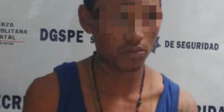 Detienen a presunto narcomenudista