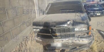 Conductor fue detenido tras provocar daños al alumbrado público en accidente de tránsito