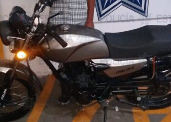 Detuvieron a sujeto sorprendido manejando una moto con reporte de robo con violencia