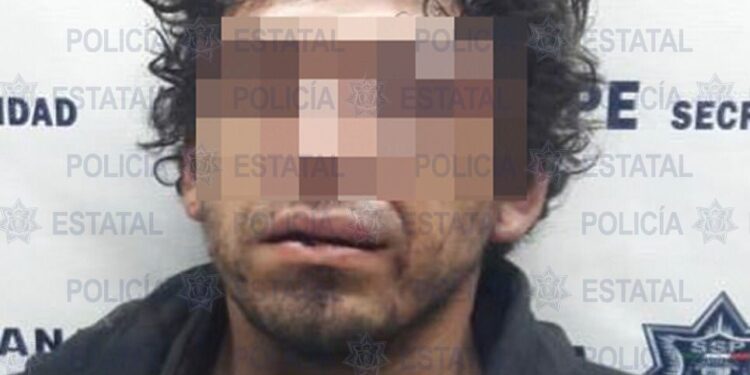 Detienen a sujeto acusado de robar un vehículo