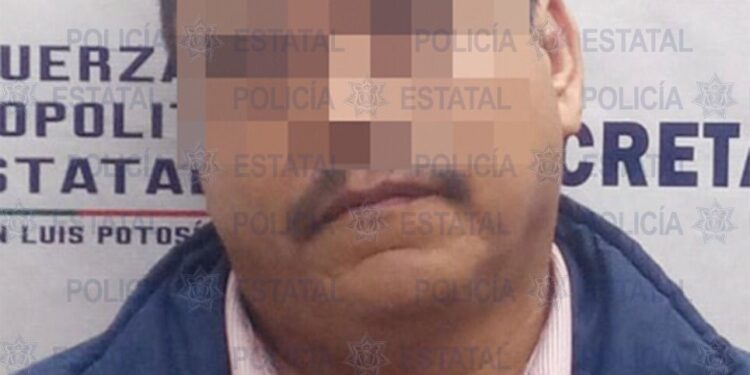 Embistió a conductor de una motocicleta; fue detenido