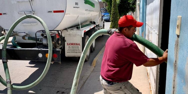 En un solo día más de 6 millones de litros de agua fueron abastecidas con pipas en la capital