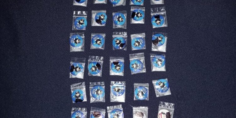 Cae sujeto que fue sorprendido con 35 dosis de cristal