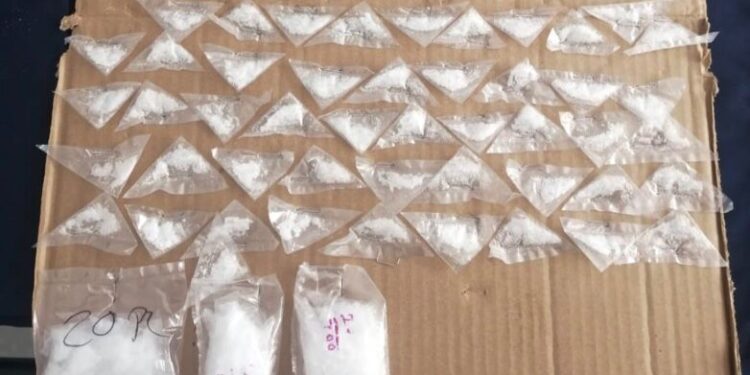 Capturan a par de sujetos acusados de posesión de droga