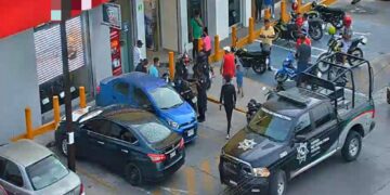 Detienen a dos sujetos acusados de presunto robo de vehículos