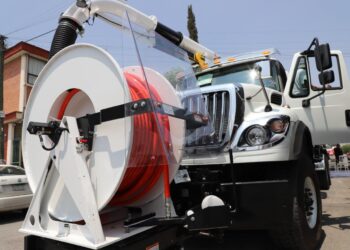 Comisión de Agua Potable del Cabildo reconoce modernización de equipo para desazolve