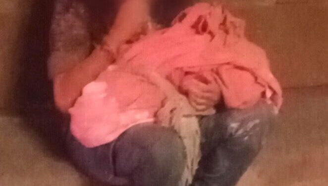 Detuvieron a mujer que deambulaba con el cuerpo sin vida de su bebé