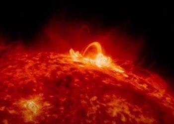 ¿El inicio del fin? Tormenta solar “caníbal” golpeó la Tierra y estos son los efectos