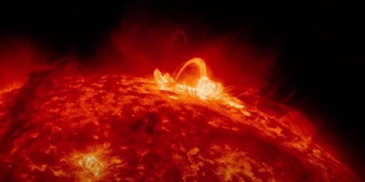 ¿El inicio del fin? Tormenta solar “caníbal” golpeó la Tierra y estos son los efectos