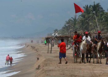 ¡Aguas! Alerta por mar de fondo en 6 estados durante Semana Santa; prevén olas de hasta 2.4 metros de alto
