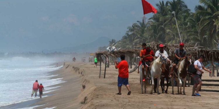 ¡Aguas! Alerta por mar de fondo en 6 estados durante Semana Santa; prevén olas de hasta 2.4 metros de alto