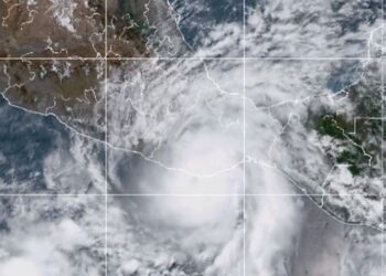 Ágatha pierde fuerza al entrar a suelo mexicano