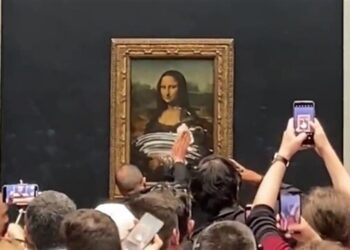 Denuncian al hombre que le dio un pastelazo a la Mona Lisa