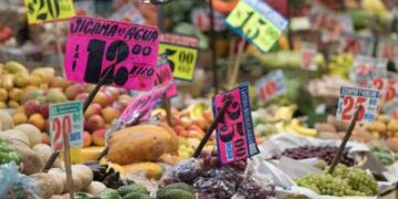 El Índice Nacional de Precios al Consumidor disminuyó 0.06%, informó el INEGI.