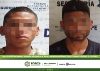 Capturan a sujetos con un arma larga y droga