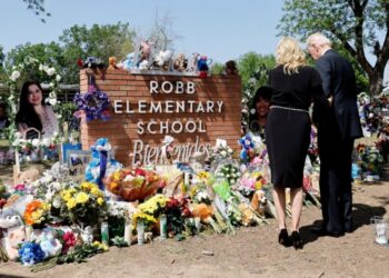 Joe Biden visita escuela donde ocurrió tiroteo en Texas