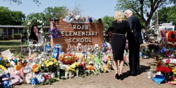 Joe Biden visita escuela donde ocurrió tiroteo en Texas