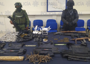 Policía Estatal y Ejército decomisaron arsenal de armas y drogas en Villa de Arista