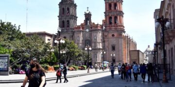 Domingo mayormente soleado en la capital potosina