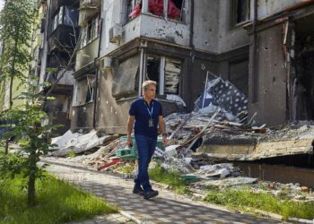 Ben Striller camina por las ruinas de Ucrania y narra un panorama perturbador