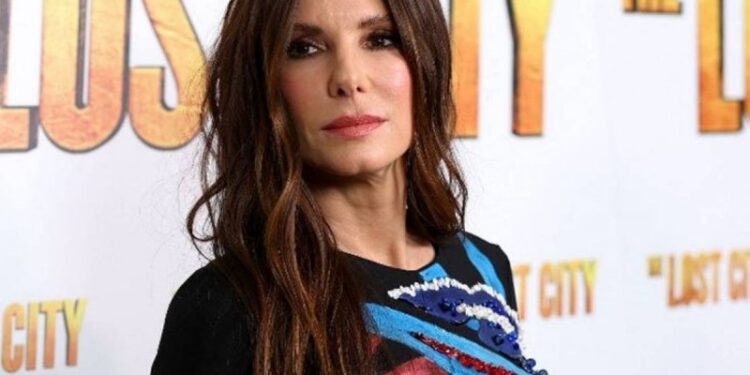 Sandra Bullock informa que padece desgaste profesional