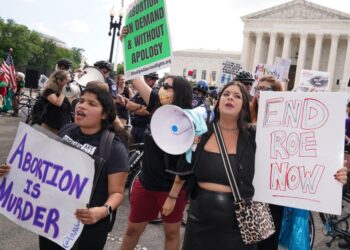 Corte suprema de EE.UU revoca derecho constitucional al aborto