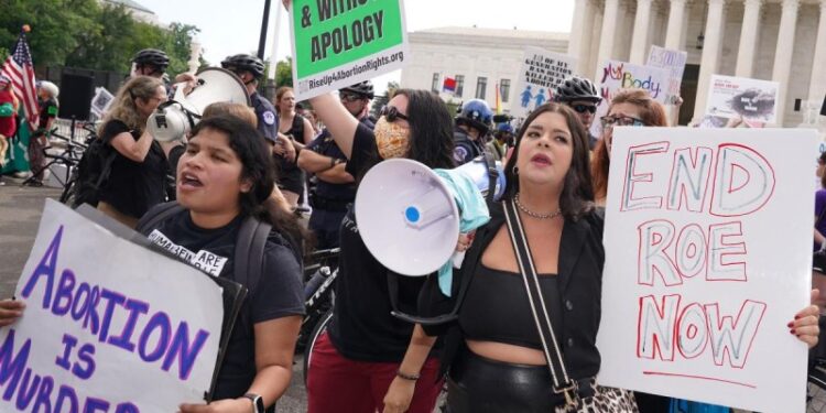 Corte suprema de EE.UU revoca derecho constitucional al aborto