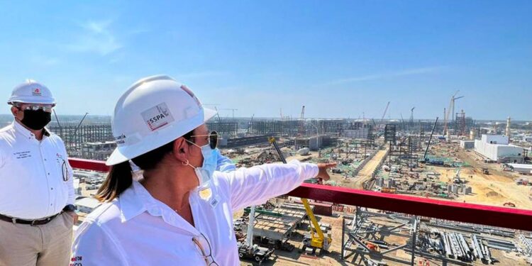 Presentan los avances en la refinería Dos Bocas