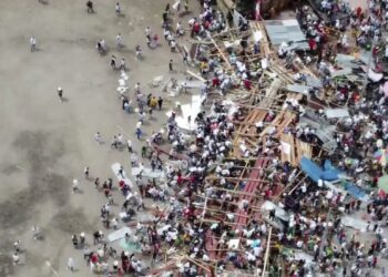 Colapsa plaza de toros en Colombia: Hay 4 fallecidos