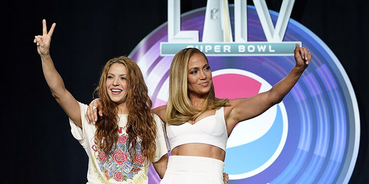 Jennifer López dijo que compartir el medio tiempo del Super Bowl con Shakira fue la peor idea