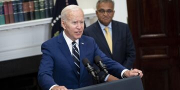 Biden llama a defender el derecho al aborto