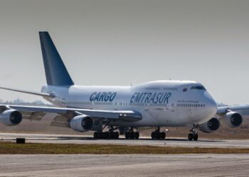 Hizo escala en México un avión venezolano-iraní con bodegas llenas de autopartes