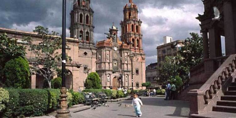 Día mayormente nublado para SLP