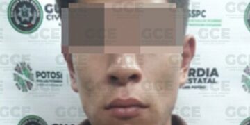 Detienen a hombre que caminaba con un cuchillo en el Barrio de Tequisquiapan